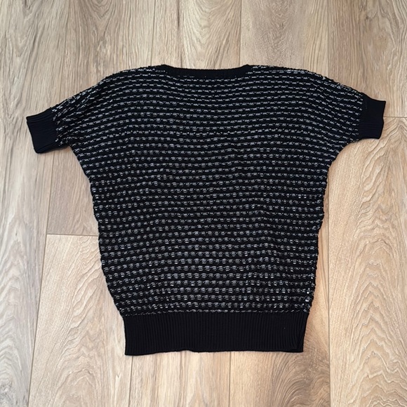 Chic Black and White Knit Sweater - Picture 3 of 4